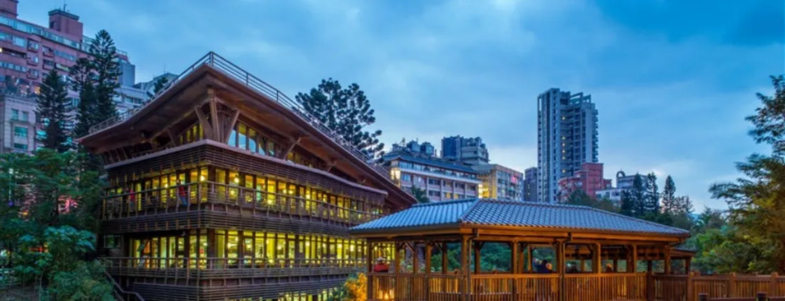 Beitou guided walking tour with hot springs & Thermal Valley