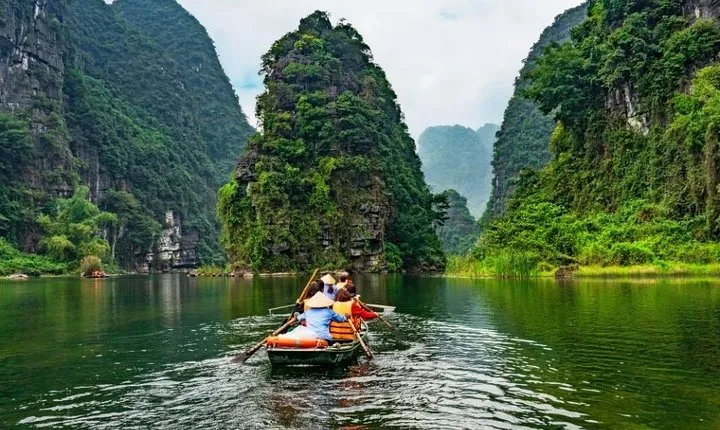 Ninh Binh One Day Tour To Visit Hoa Lu - Trang An - Mua Cave