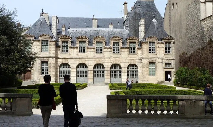 8 hours Paris Tour with Montmartre, Le Marais, Cruise & Saint Germain des pres