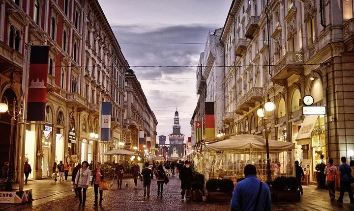 Milan Private Walking Tour with a Local