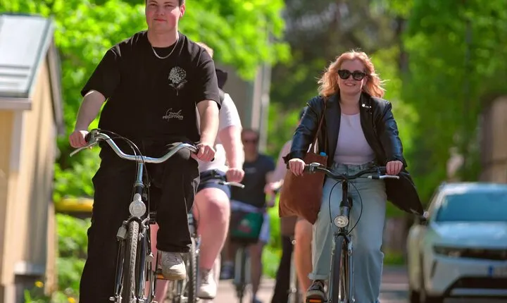 Tampere Scenic Bike Tour with Sauna and Local Flavors