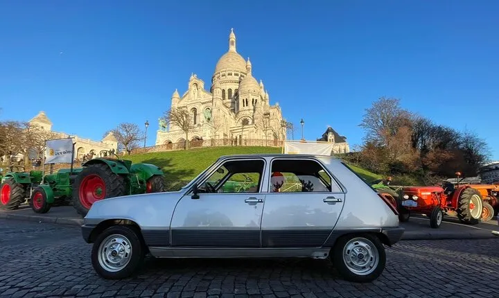 Paris Vintage Private Night Tour in a 1980 Renault 5