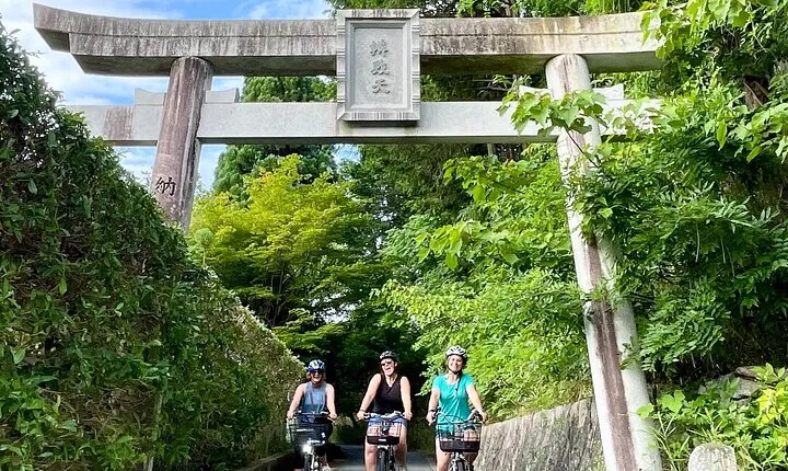 Pedal Adventure Kyoto E-Bike tour : True Kyoto Avoid the crowds