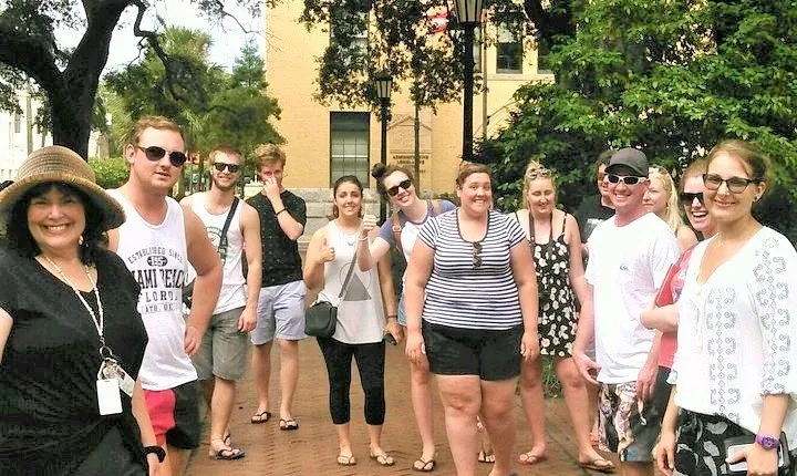 Savannah Stroll: Guided Sightseeing & History Walking Tour of Savannah
