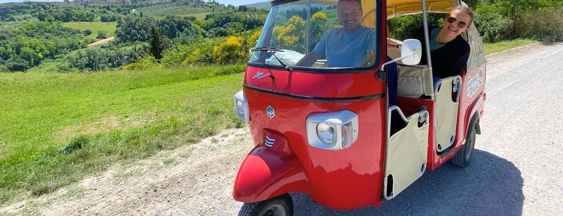 Chianti tuk-tuk tour with wine tasting from San Gimignano