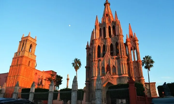 San Miguel de Allende & Queretaro Tour from Mexico City