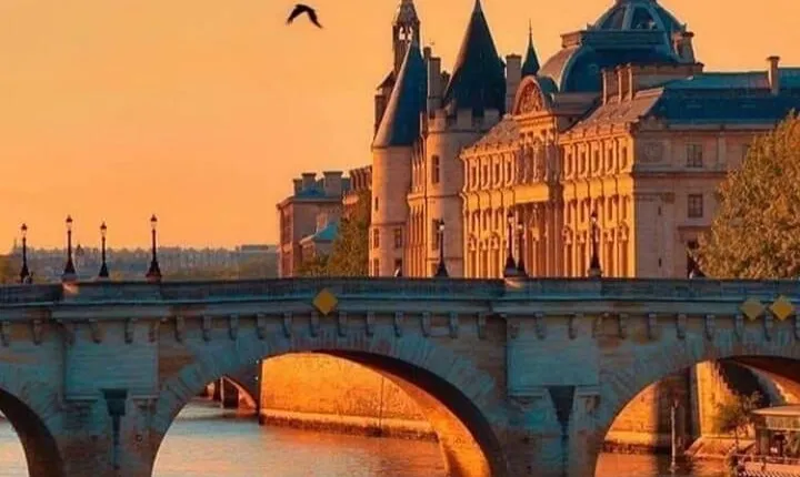 Paris Walking Tour , Historical Sites .