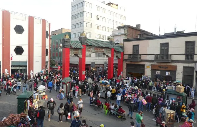 5 Hours Walking Tour by Local Guide in Downtown Lima