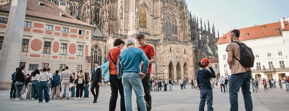 Prague old town, river cruise and Prague castle sightseeing tour including lunch