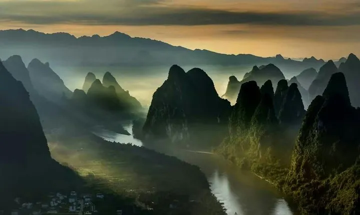 Private Day Tour of Yangshuo Xianggong Mountain and Yulong Bamboo Boat