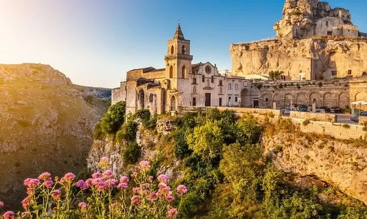 Matera private walking tour with visit of a cave house and church