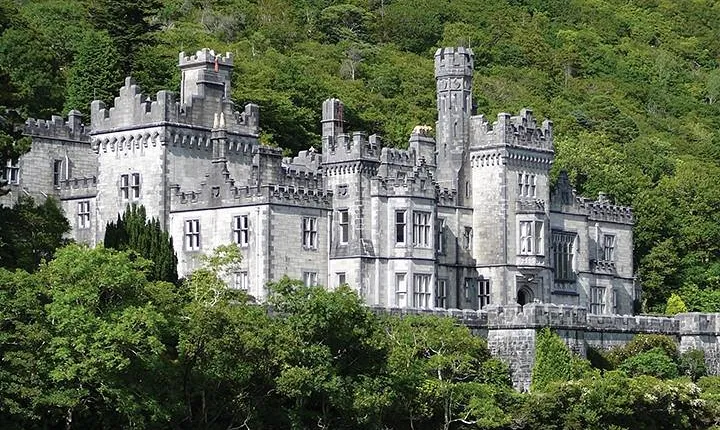 Connemara Day Trip Including Leenane Village and Kylemore Abbey from Galway