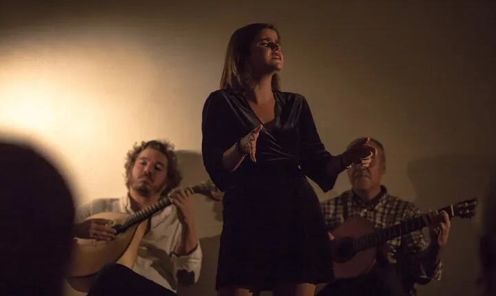 Lisbon: Tapas & Drinks with Fado Live Performance