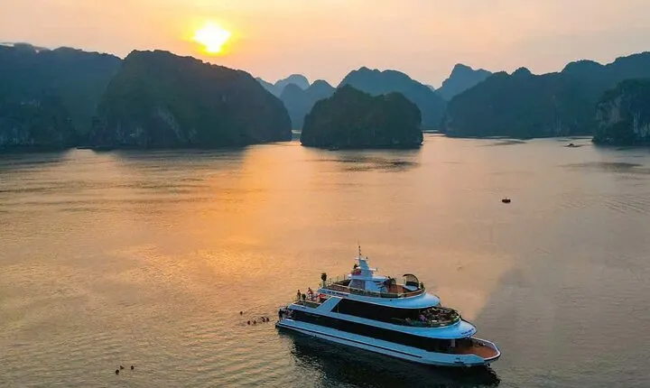 Unforgettable Lan Ha Bay Sunset Tour on Luxury Cruise from Cat Ba