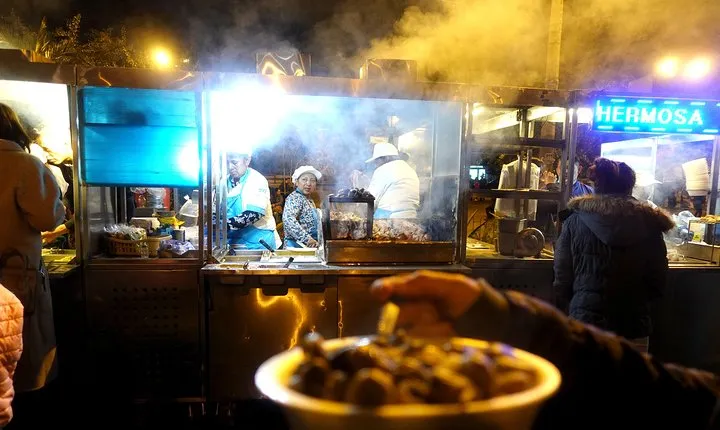 Quito after-dark street food tour 