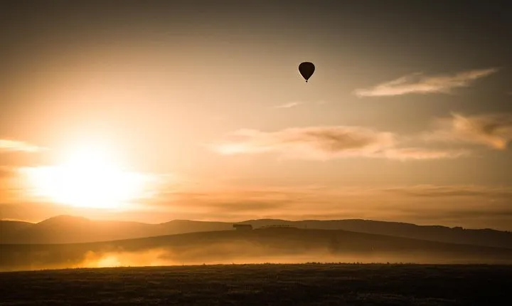 Yarra Valley sunrise balloon flight & champagne breakfast