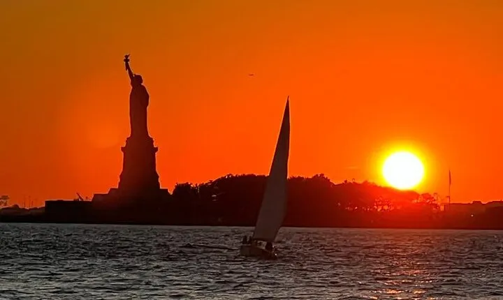 Private Sunset Sail of NYC Skyline and Statue of Liberty