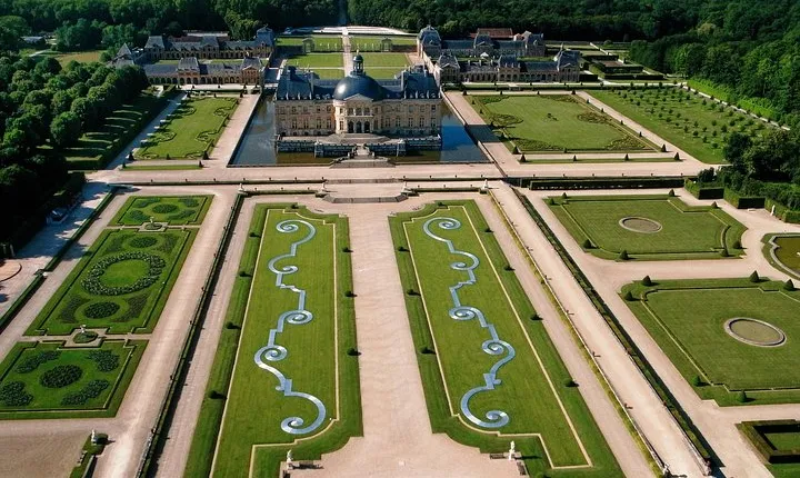 VAUX-LE-VICOMTE- private day-trip (pickup and dropoff at/to your hotel in Paris)