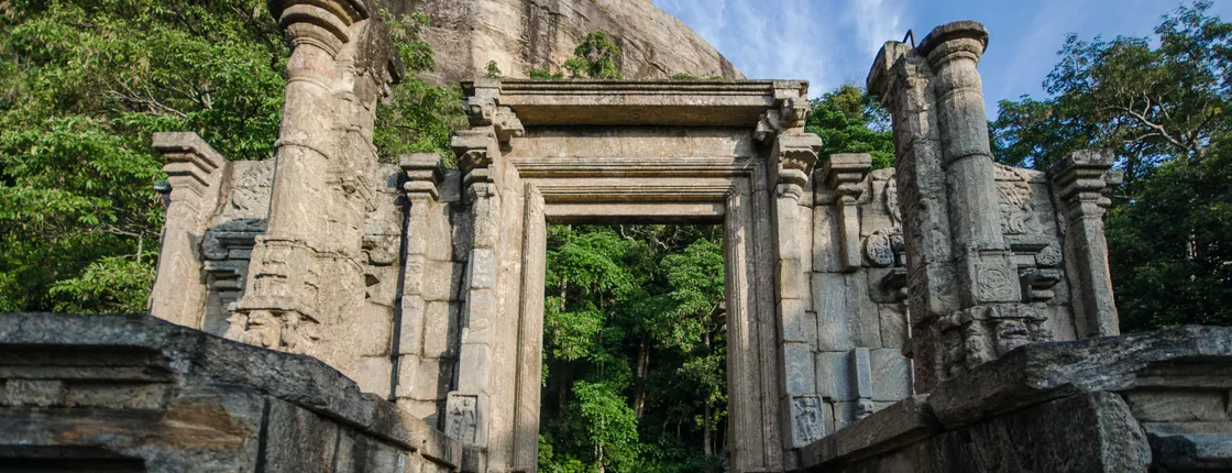 Sri Lanka ancient kingdoms and Buddhist temples 4-day tour from Kandy