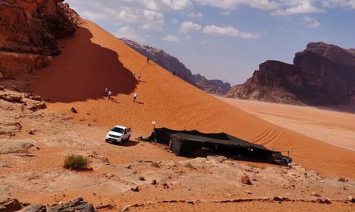 Wadi Rum Day Tour & Starlight Cave & Traditions Food