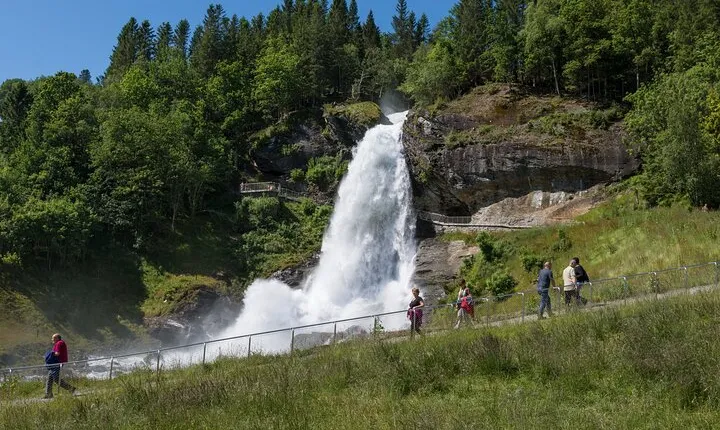 Private Guided Hardangerfjord Day Tour