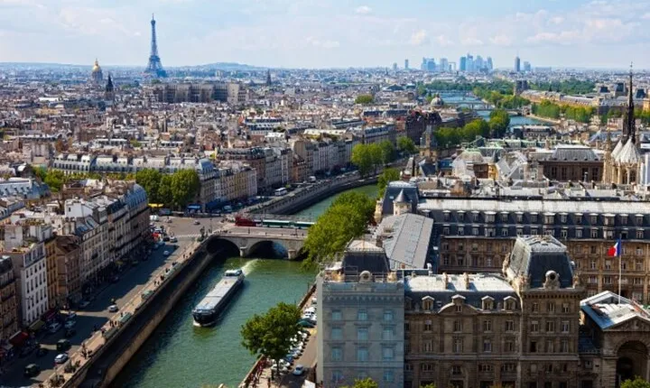 Escorted Paris Day Trip: Eiffel Tower, Notre Dame & Lunch Cruise