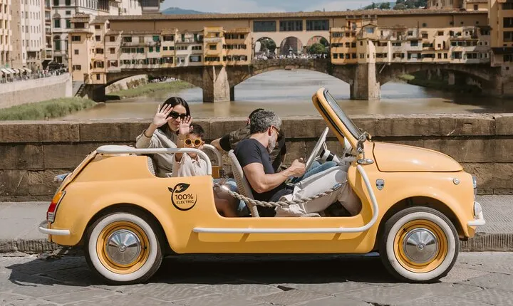 Discover Florence city center on e-cabriot fiat 500
