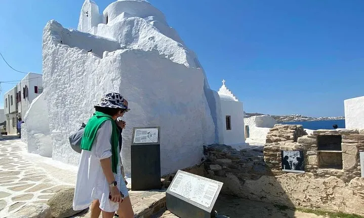 Mykonos: Private Pirate Treasure Hunt and Tour with Food Stops