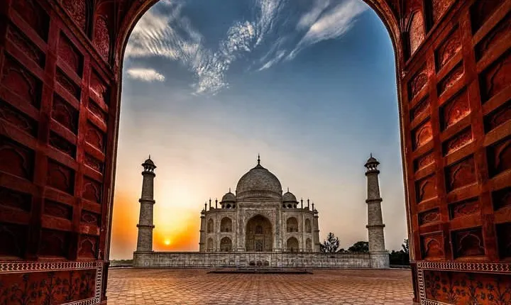 Same Day Agra Tour by Superfast Train with all Inclusive