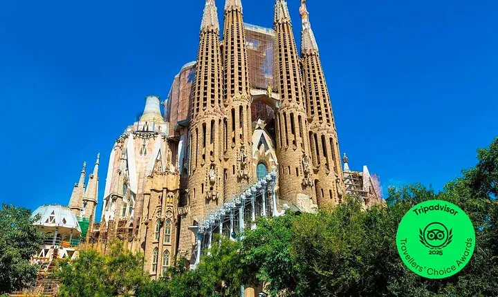 Montserrat Monastery and Sagrada Familia Tour with Liquor Tasting