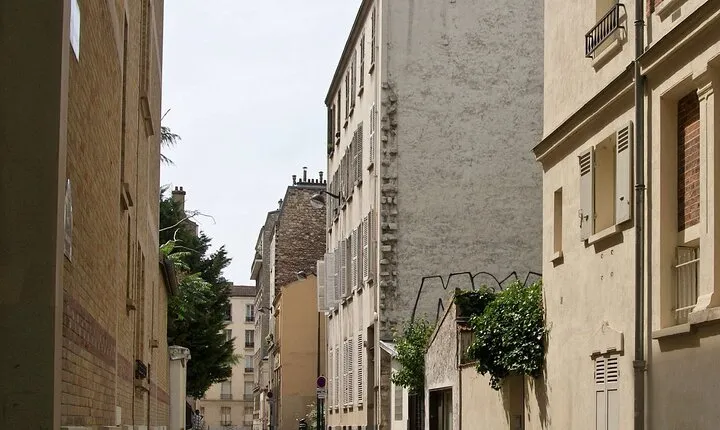 Lupin's Footsteps: A Self-Guided Walking Tour in Paris