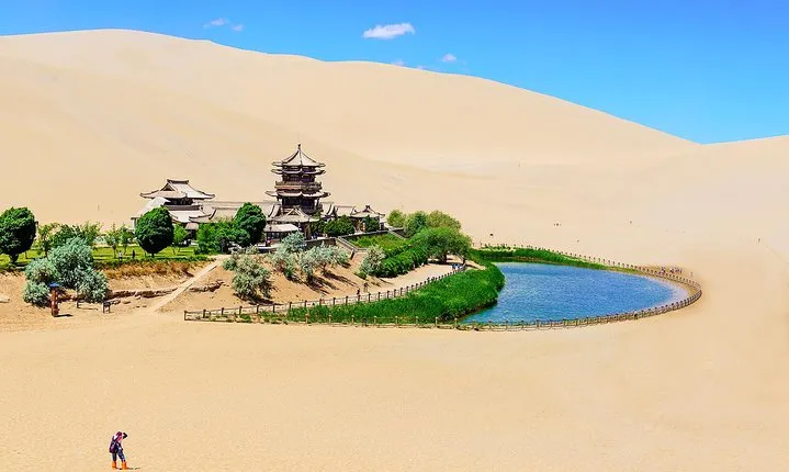4-Day Dunhuang and Guazhou Private Guided Tour with Camel Ride