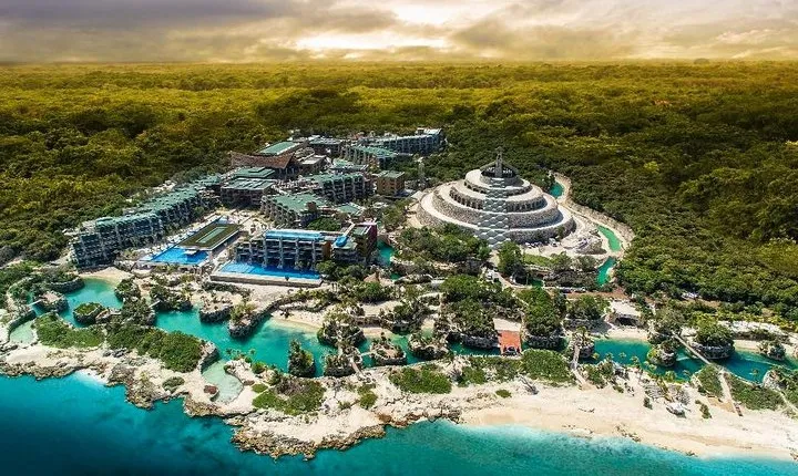 Xcaret Aquatic Theme Park Private 12 hrs Trip from Cancun by van