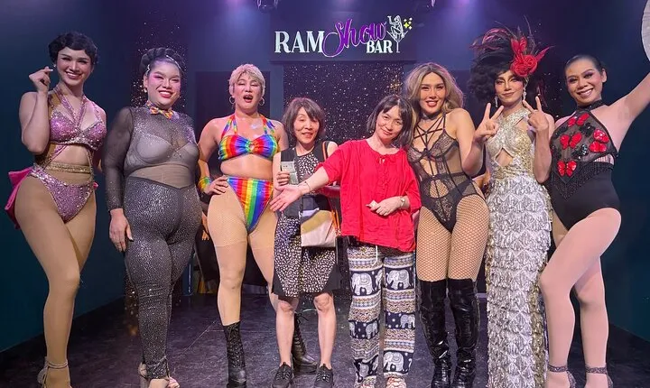 Chiang Mai: Ladyboy Cabaret – Stories, Dinner and Sparkle