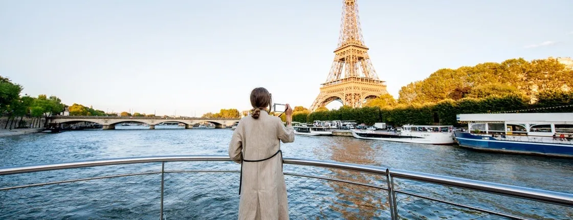 Paris insider's tour with Seine sightseeing cruise