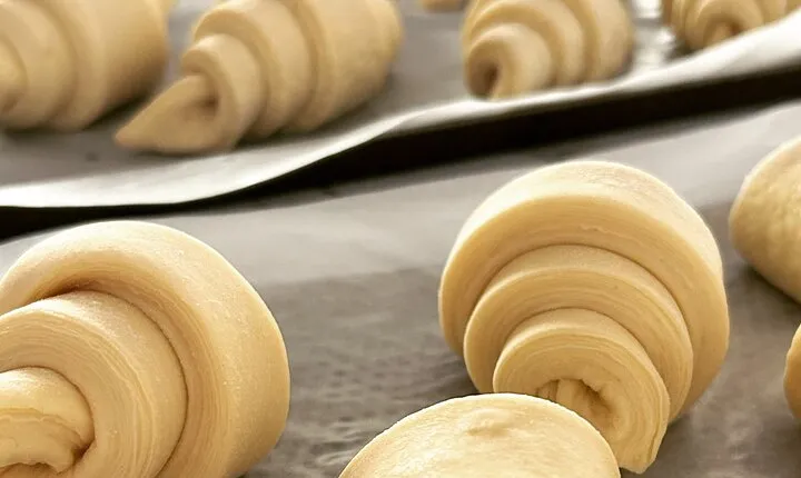 Croissants and pains au chocolat with a pastry chef in Paris