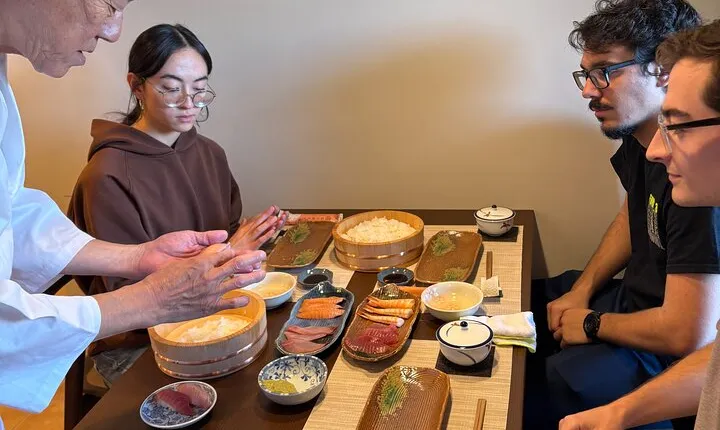Yatsuyanagicho Riverside Sushi Making Experience