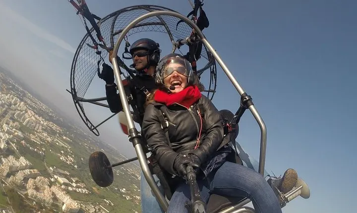 Flight experience over the beach in paragliding/paratrike in the Algarve with video.