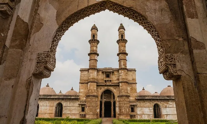 Baroda Museum and Champaner Archaeological Park Full Day Tour