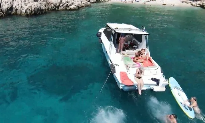 Red rocks & Hells' islands private getaway tour