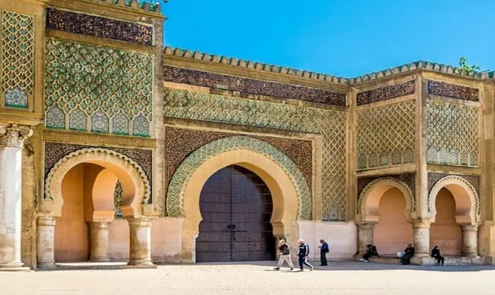 Full-Day Tour from Fez to Vollubulis, Moulay Idriss Zerhoun, Mèknes