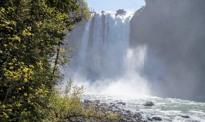 Visit Snoqualmie and Hike to Twin Falls (Transportation included)