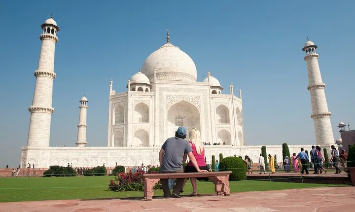 From Agra: 1 day Taj Mahal Sunrise Tour With Fatehpur Sikri