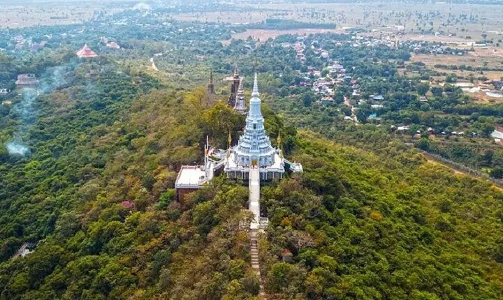 Private Oudong Temples & Phnom Prasith Tour from Phnom Penh