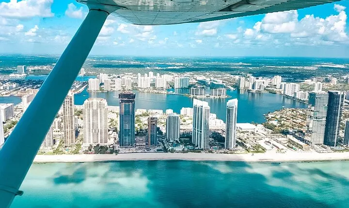 Miami Beach: Private South Beach Airplane Tour with drinks