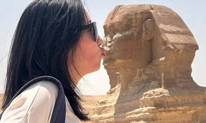 Walking tour to Giza Pyramids & Sphinx with Egyptologist