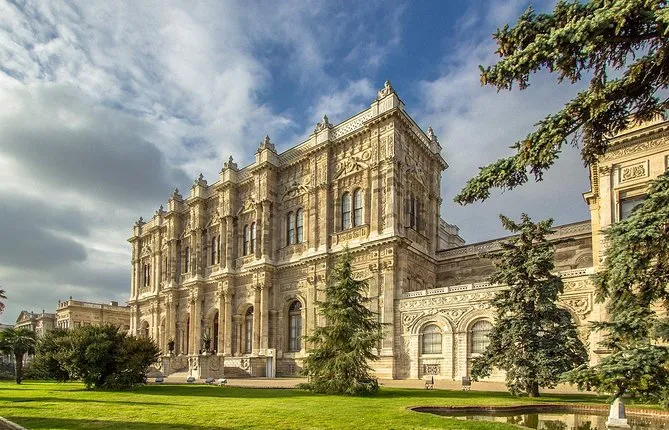 Dolmabahçe Palace: Skip the line Ticket with Guided Tour