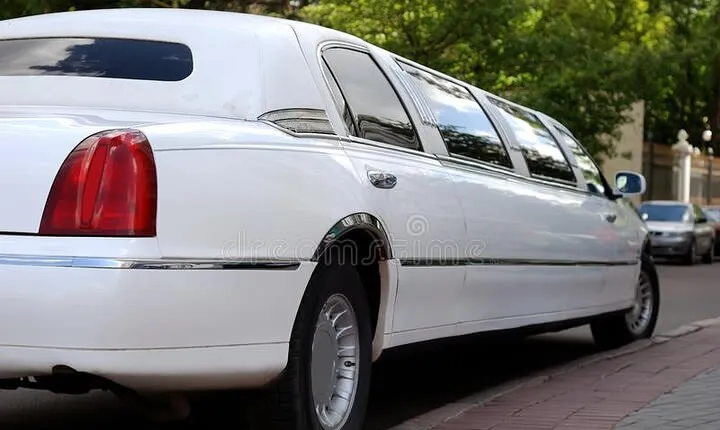 Two hours Private Limo rental with chauffeur in Dubai