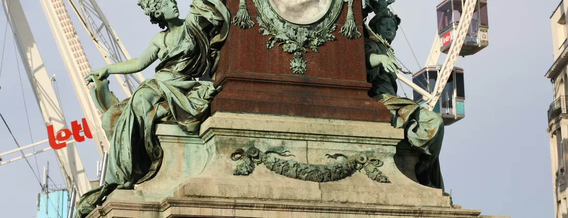 Self-guided discovery walk in Brussels' Place Sainte Catherine