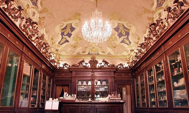 Florence, the Fashion Tour: Ferragamo Museum, Officina Profumo-Farmaceutica and Gucci Palace